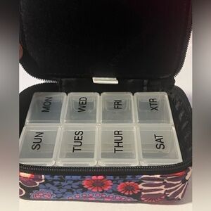 Vera Bradley Travel Pill Weekly Pill Organizer Multicolored Floral Quilt Print